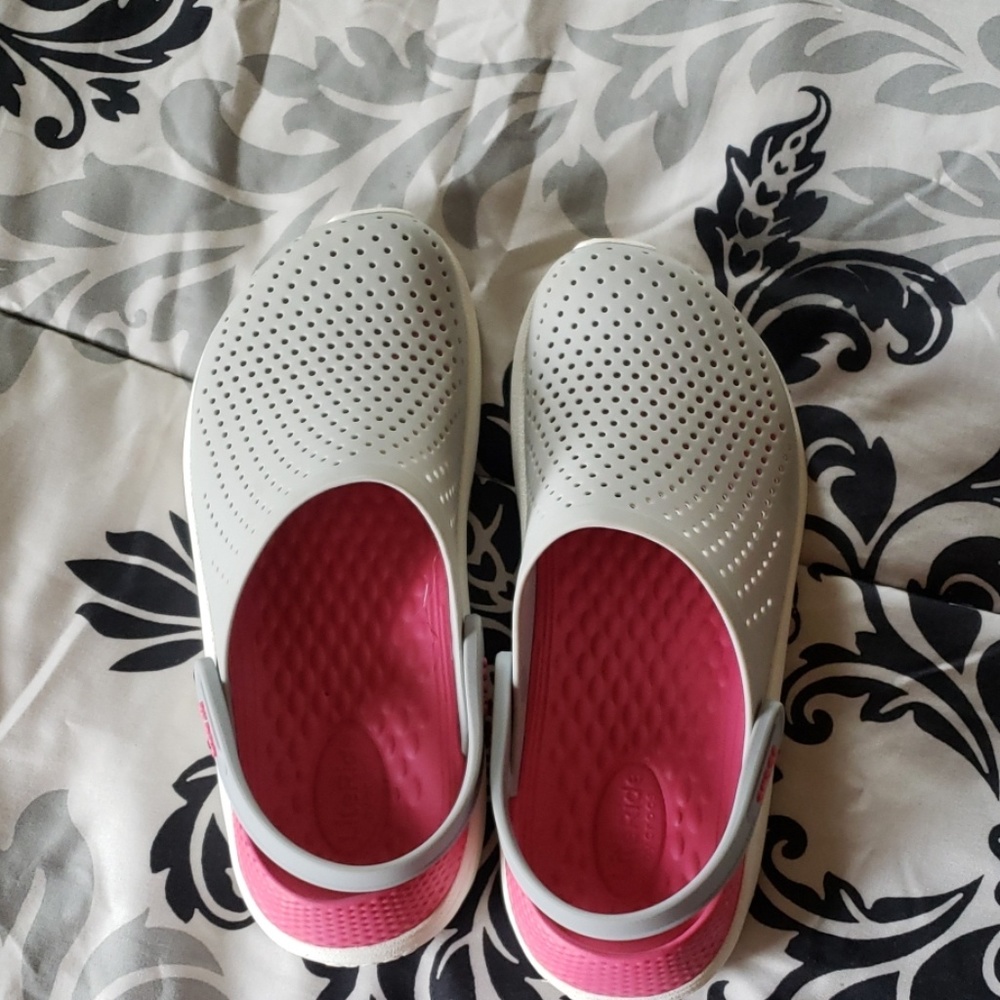 CROCS